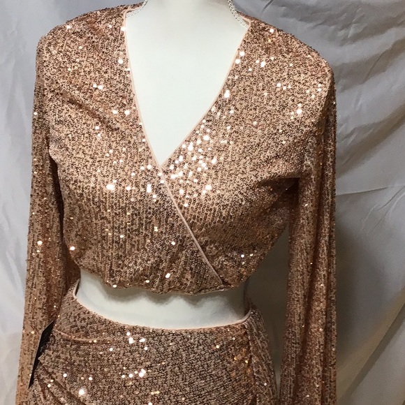 Etiquette sexy 🔥 peach sequin skirt and crop top set. Size S - Picture 6 of 12